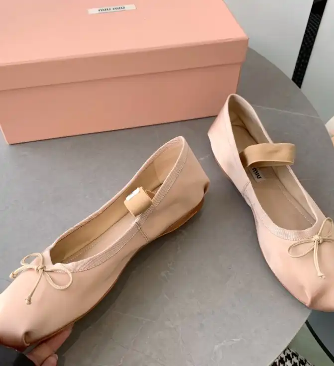 hype Miu Miu flat shoes