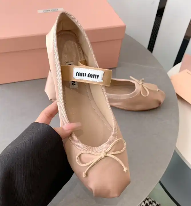 hype Miu Miu flat shoes