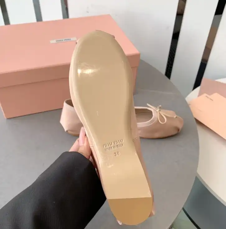 hype Miu Miu flat shoes