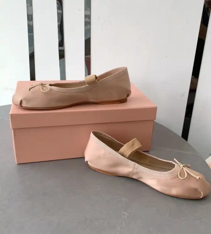 hype Miu Miu flat shoes