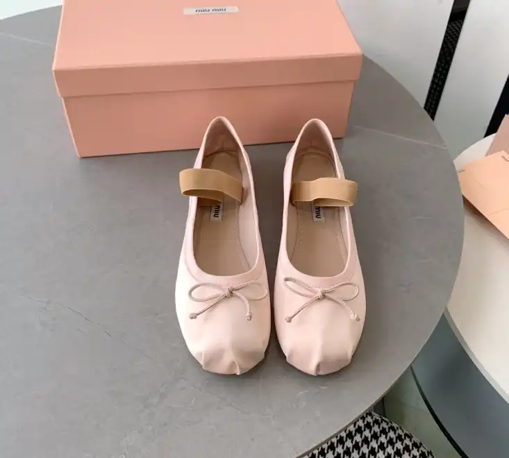 hype Miu Miu flat shoes