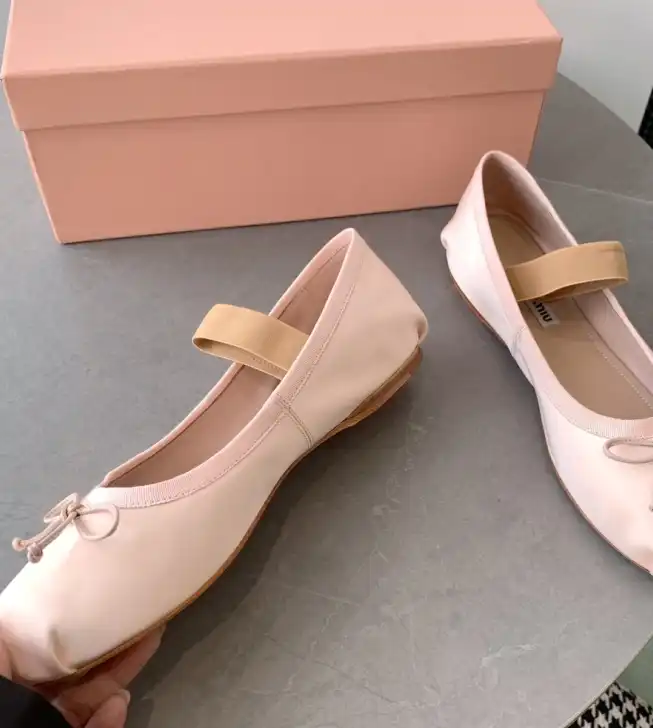 hype Miu Miu flat shoes