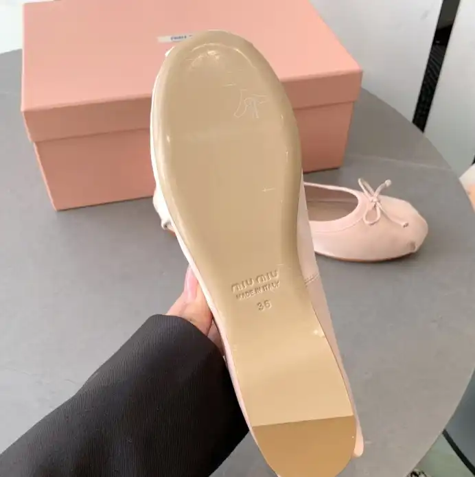 hype Miu Miu flat shoes