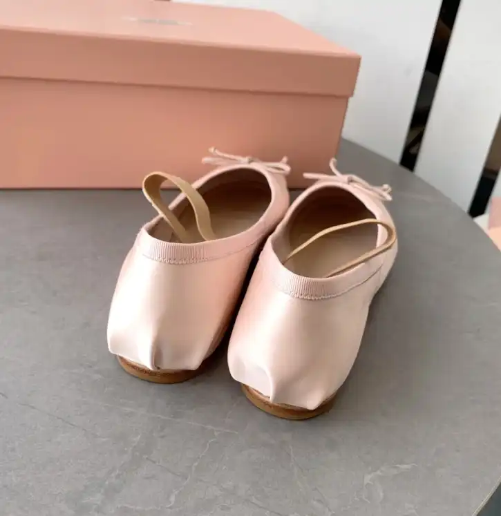 hype Miu Miu flat shoes