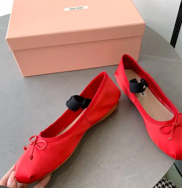 hype Miu Miu flat shoes