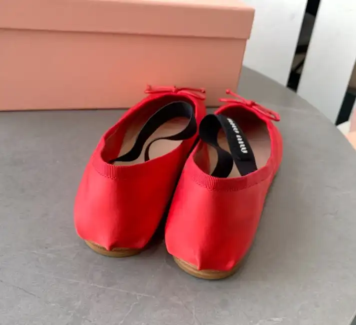 hype Miu Miu flat shoes