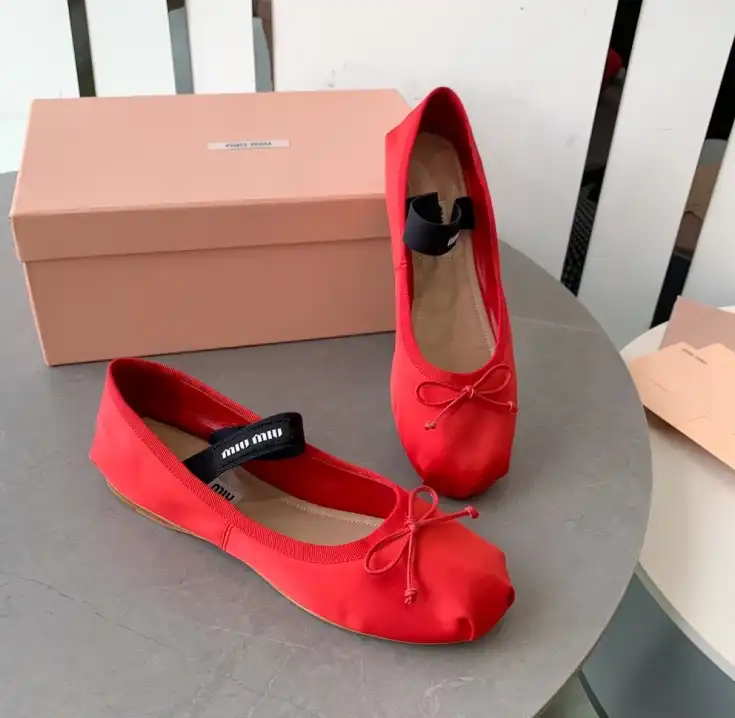 hype Miu Miu flat shoes