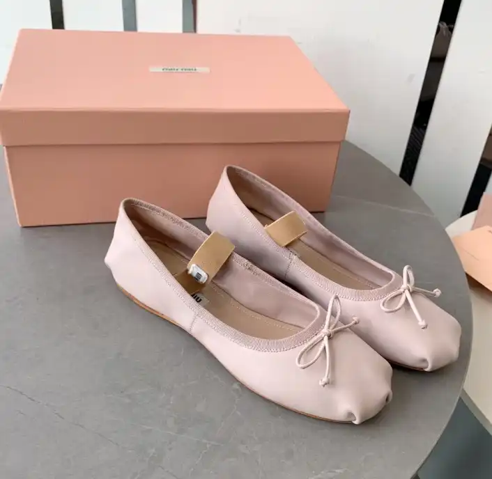 hype Miu Miu flat shoes