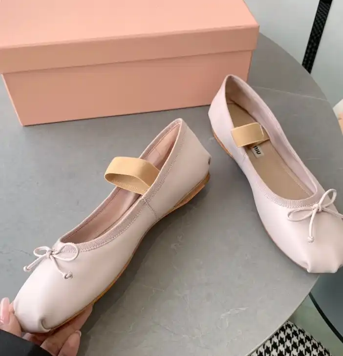 hype Miu Miu flat shoes