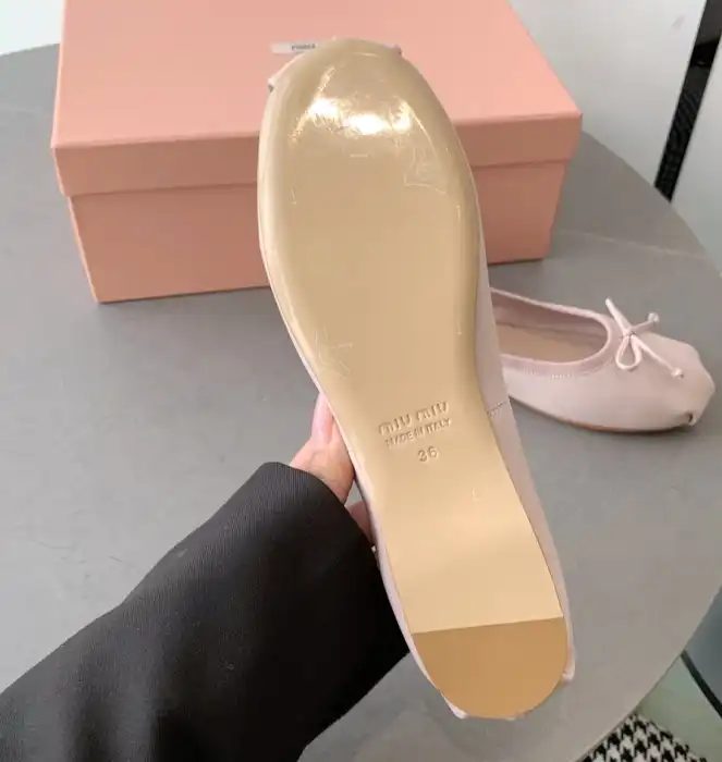 hype Miu Miu flat shoes