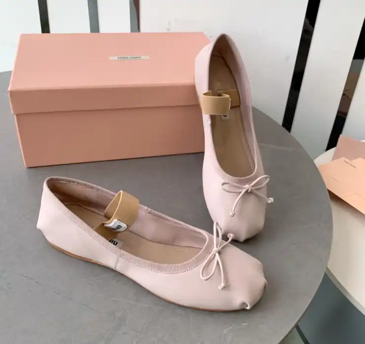 hype Miu Miu flat shoes