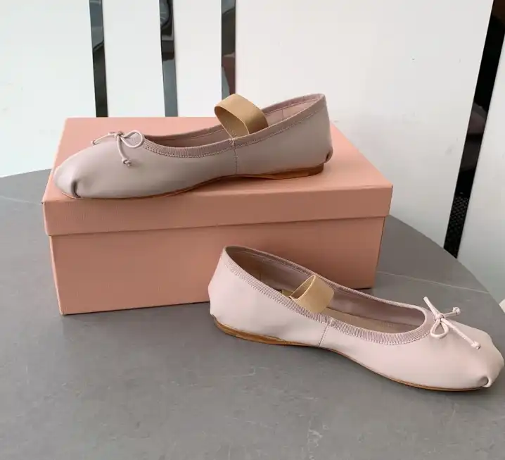 hype Miu Miu flat shoes