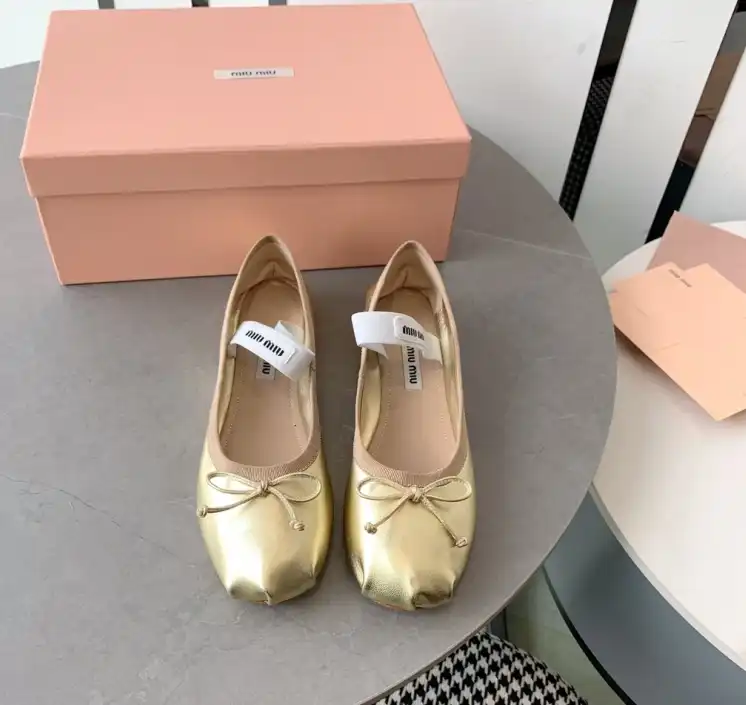 hype Miu Miu flat shoes