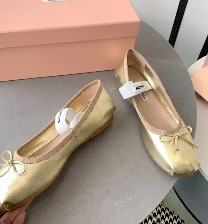 hype Miu Miu flat shoes