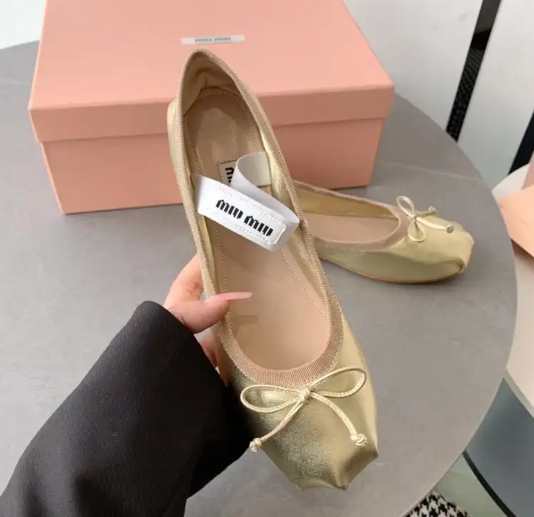 hype Miu Miu flat shoes