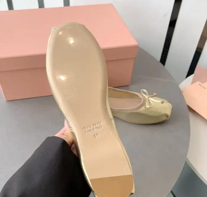 hype Miu Miu flat shoes