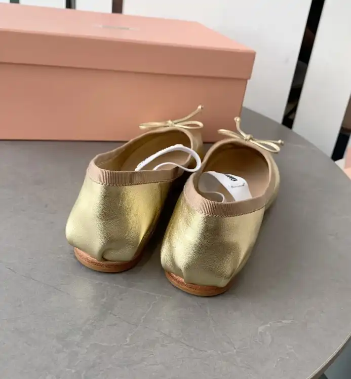 hype Miu Miu flat shoes