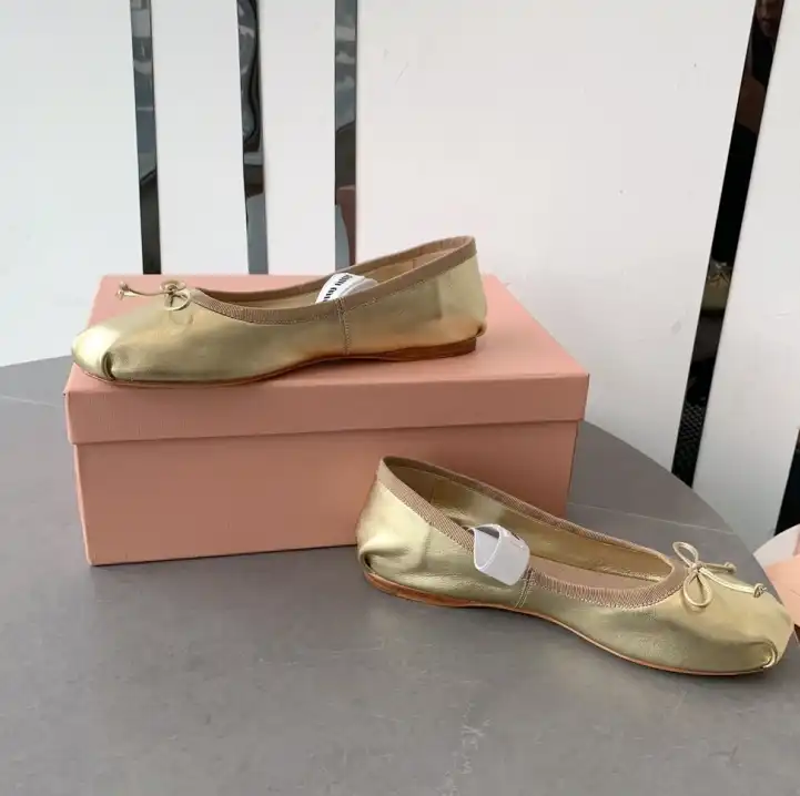 hype Miu Miu flat shoes