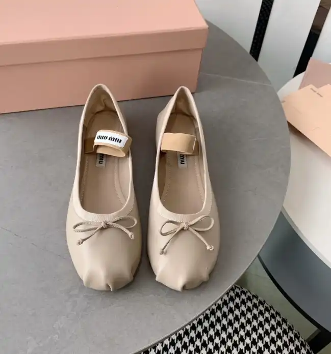 hype Miu Miu flat shoes