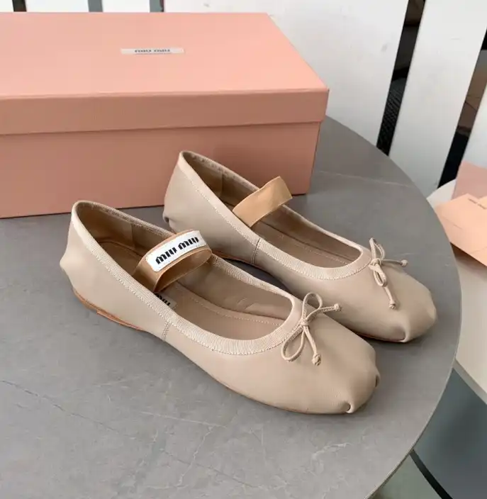 hype Miu Miu flat shoes