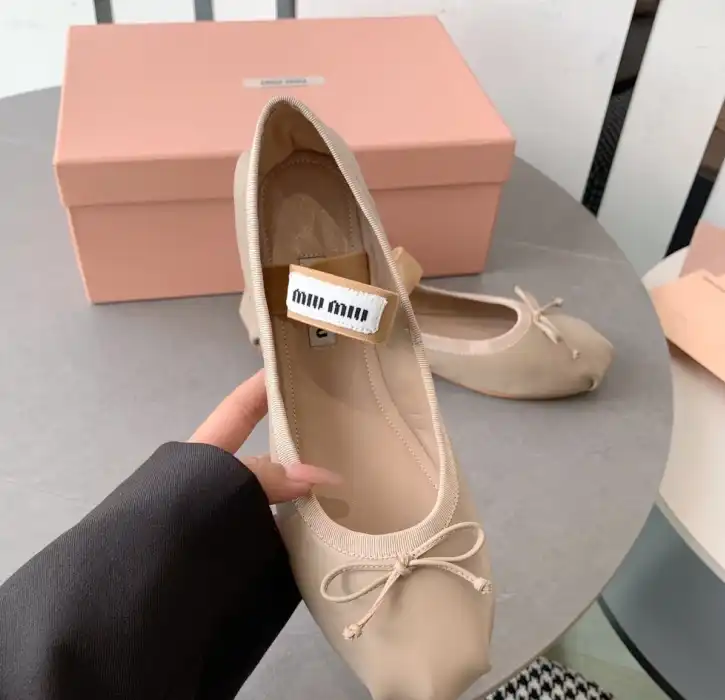 hype Miu Miu flat shoes