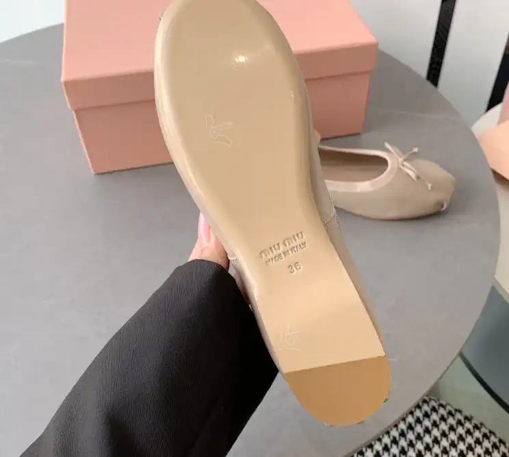 hype Miu Miu flat shoes