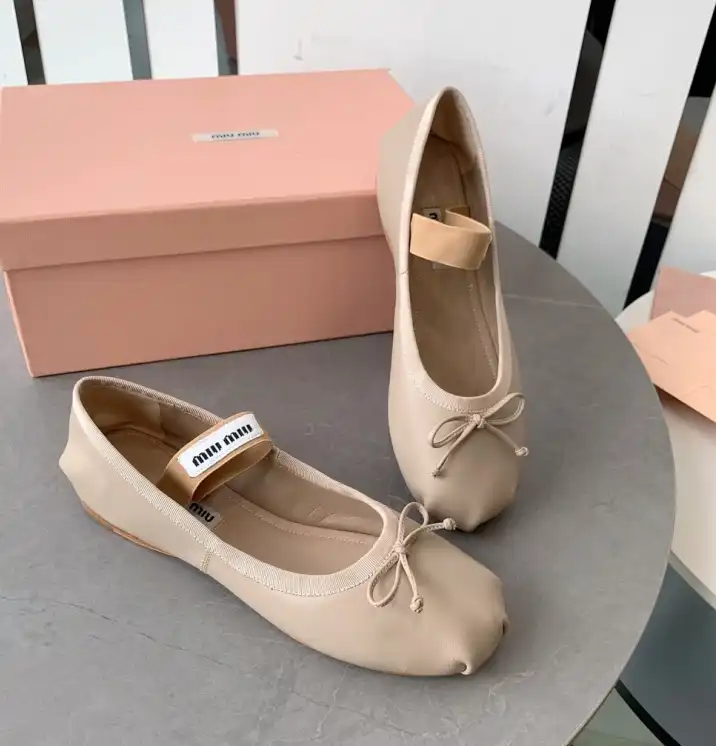 hype Miu Miu flat shoes