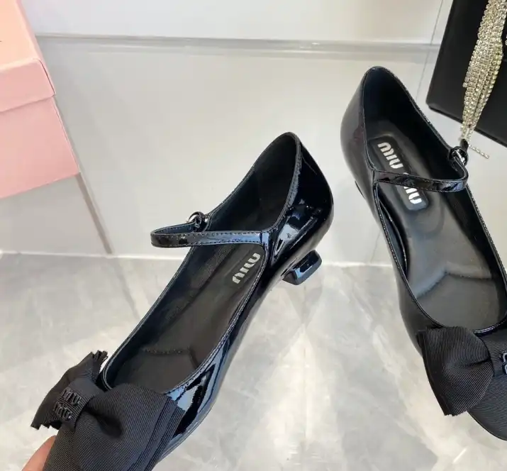 hype Miu Miu flat shoes