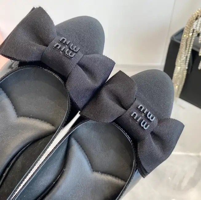 hype Miu Miu flat shoes