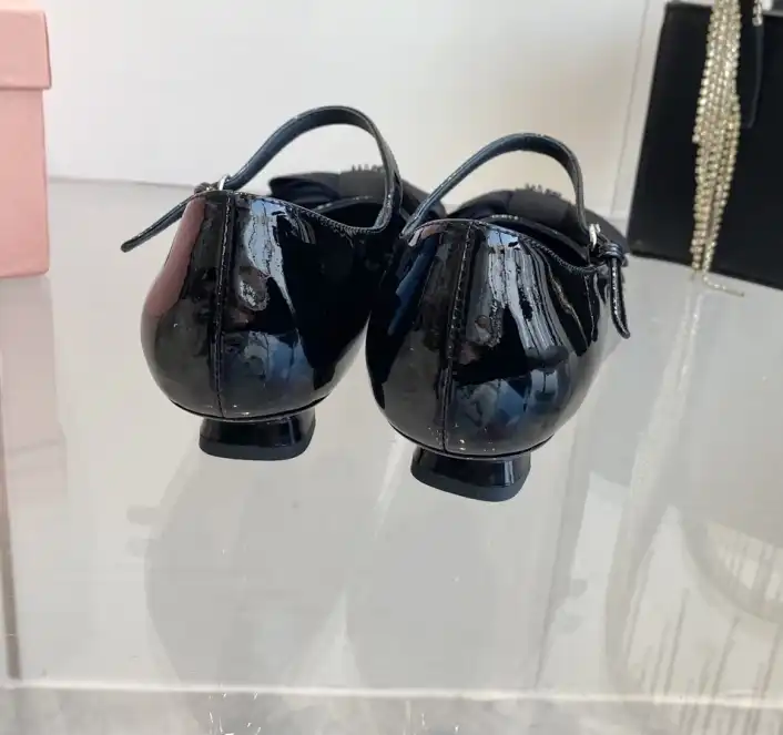 hype Miu Miu flat shoes