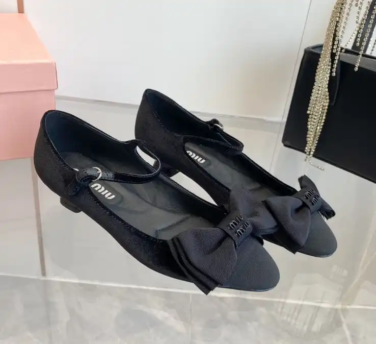 hype Miu Miu flat shoes