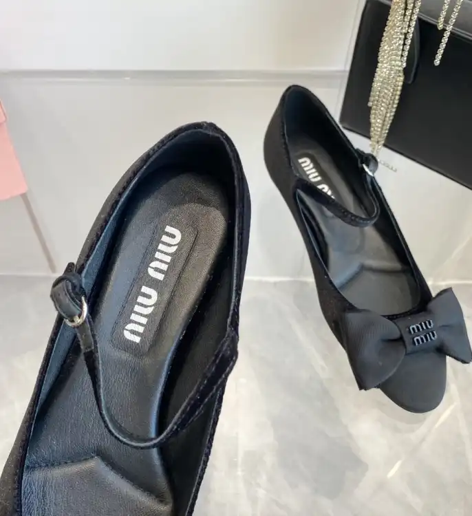 hype Miu Miu flat shoes