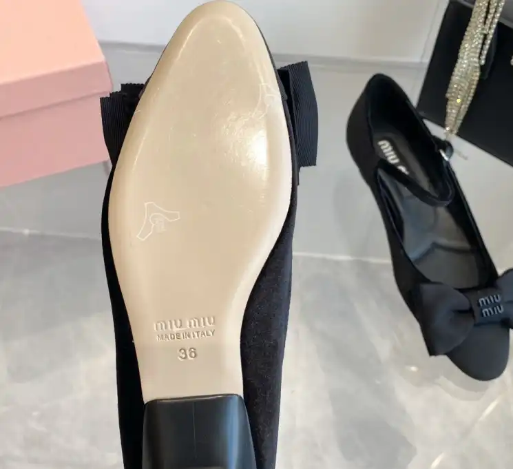 hype Miu Miu flat shoes