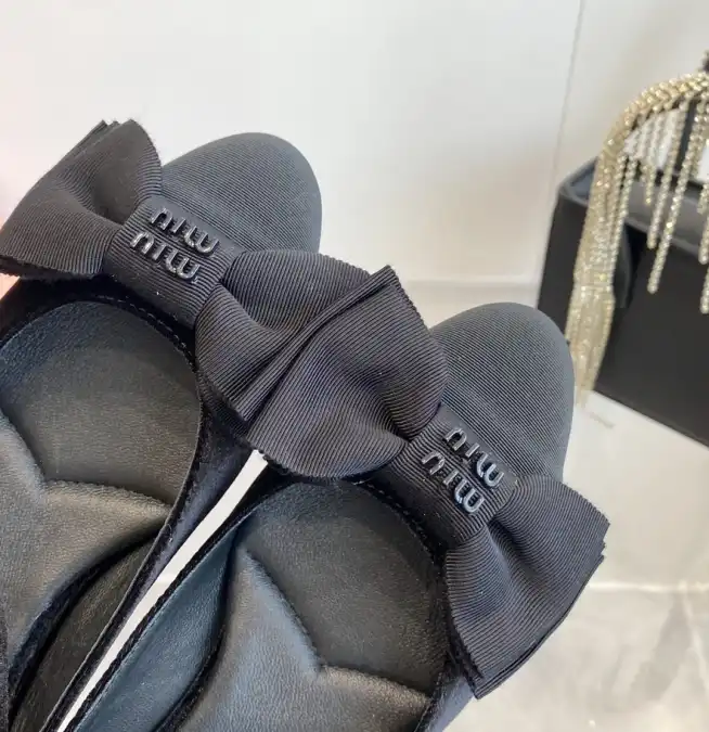 hype Miu Miu flat shoes