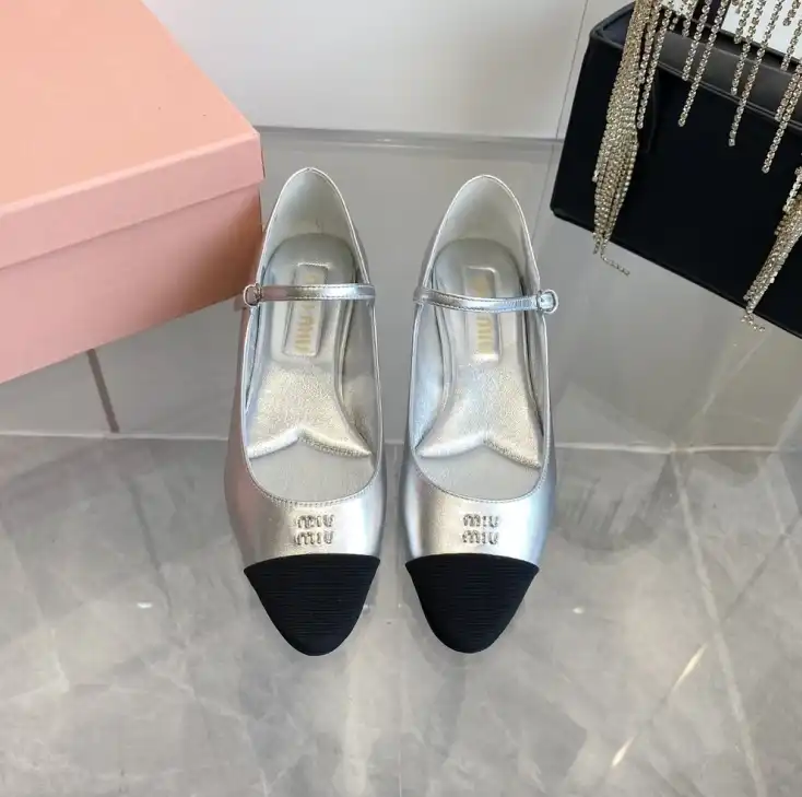 hype Miu Miu flat shoes