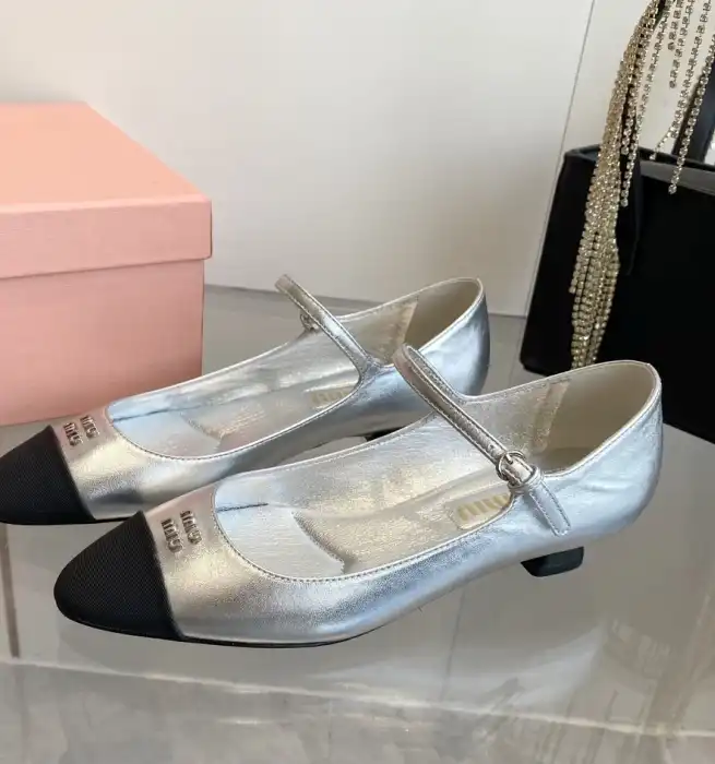 hype Miu Miu flat shoes