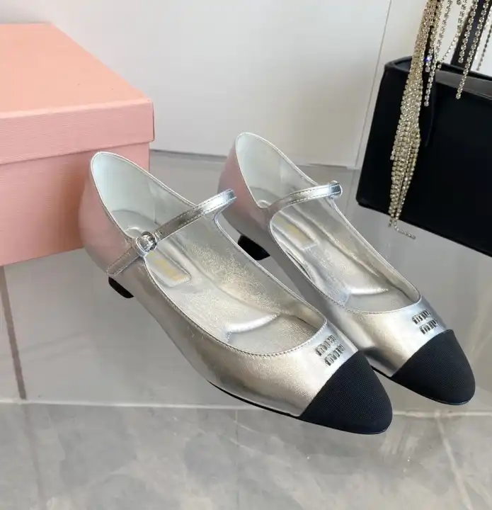 hype Miu Miu flat shoes