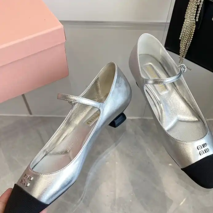 hype Miu Miu flat shoes