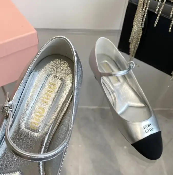 hype Miu Miu flat shoes