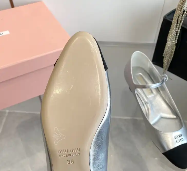 hype Miu Miu flat shoes