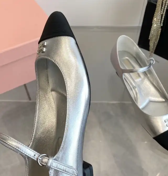 hype Miu Miu flat shoes