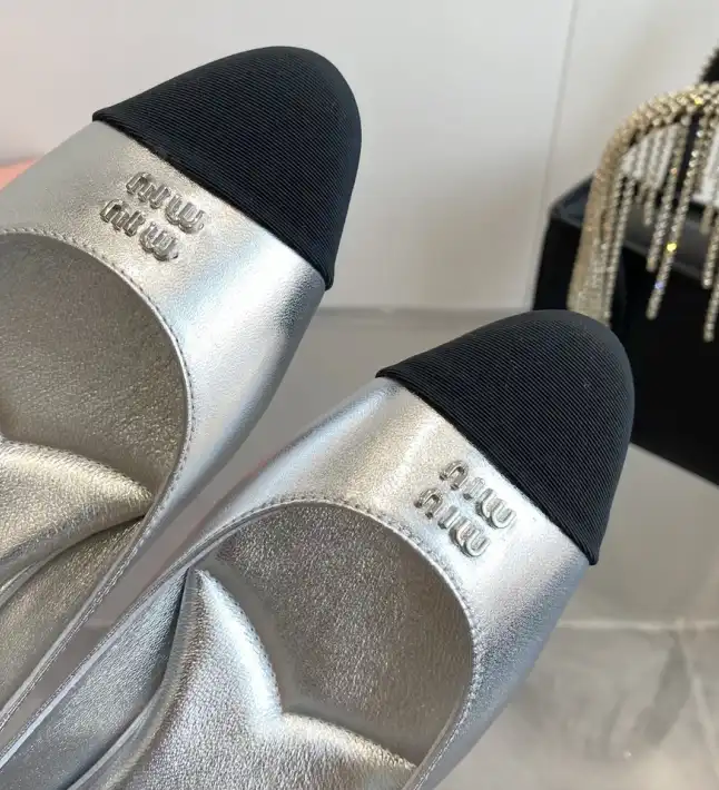 hype Miu Miu flat shoes