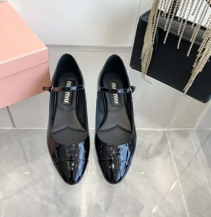 hype Miu Miu flat shoes