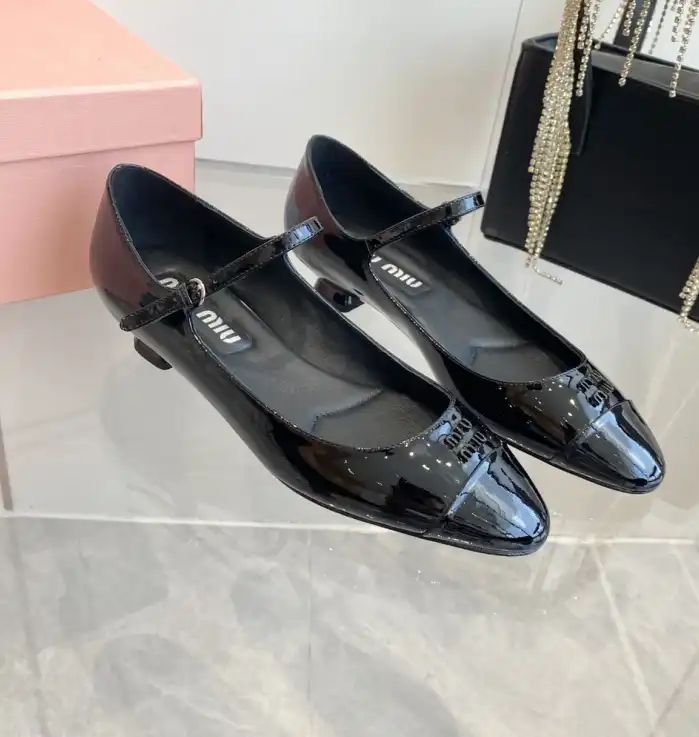 hype Miu Miu flat shoes