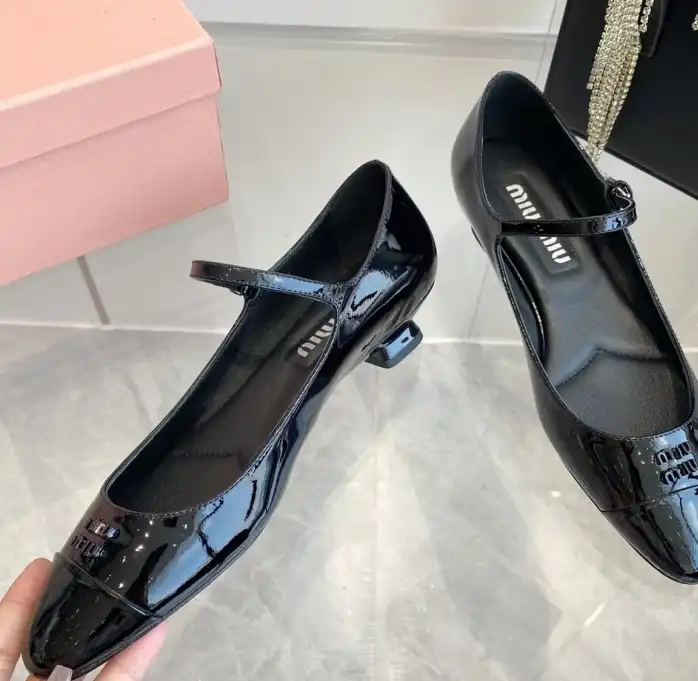 hype Miu Miu flat shoes