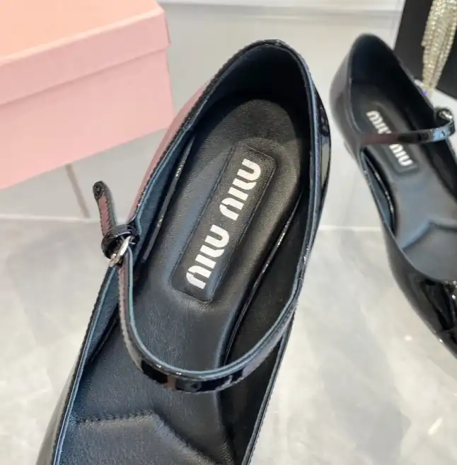 hype Miu Miu flat shoes