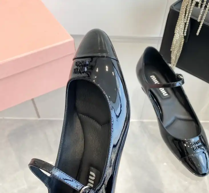 hype Miu Miu flat shoes