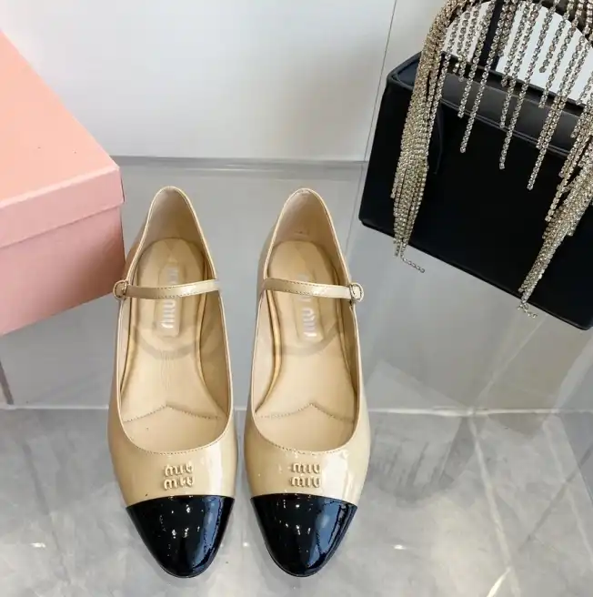 hype Miu Miu flat shoes