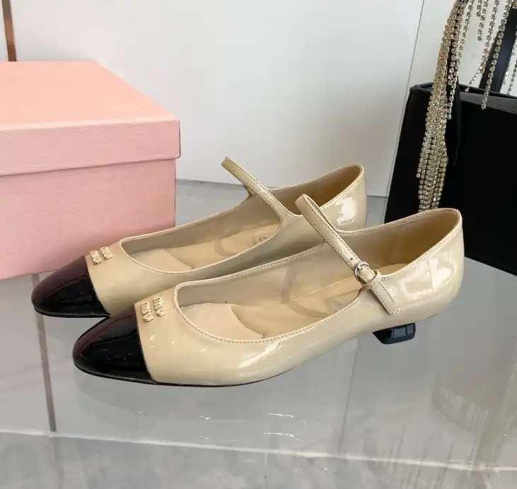 hype Miu Miu flat shoes