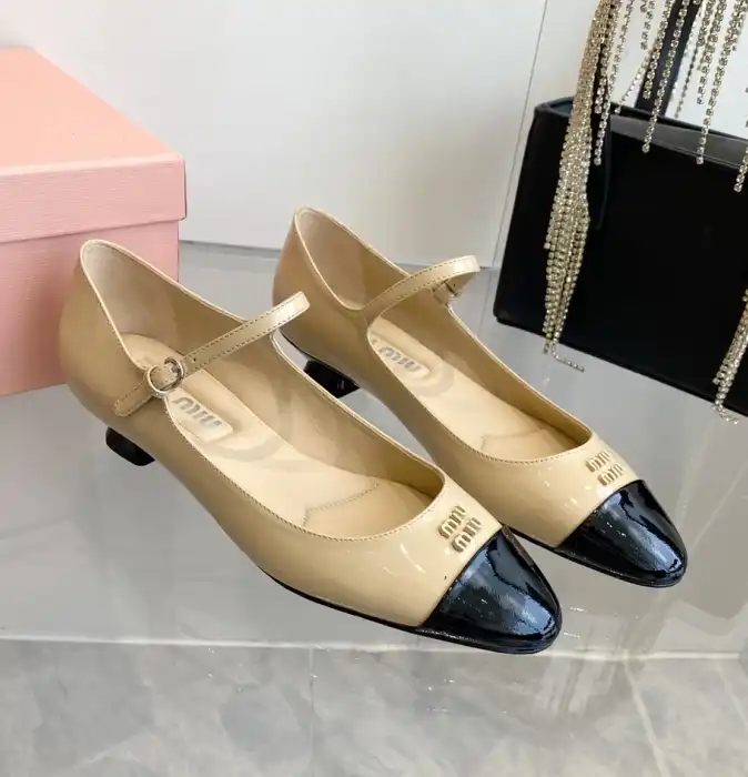 hype Miu Miu flat shoes